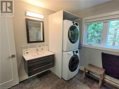 Main Bath with laundry - 43 Charlesworth Crescent, Sauble Beach North, ON - Indoor Photo Showing Laundry Room