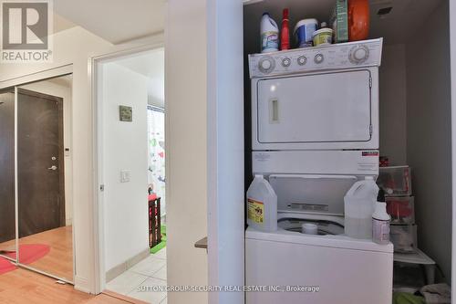 2531 - 35 Viking Lane, Toronto, ON - Indoor Photo Showing Laundry Room