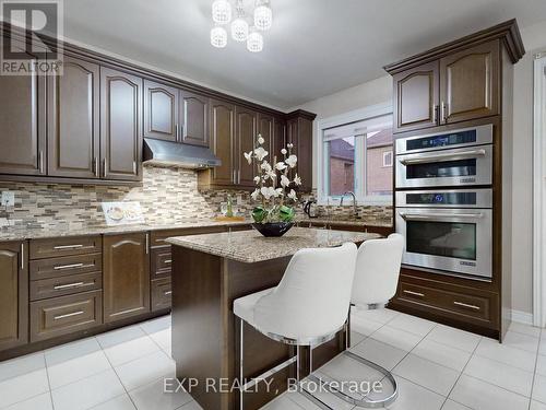 5 Ricardo Road, Brampton (Vales Of Castlemore), ON - Indoor Photo Showing Kitchen With Upgraded Kitchen