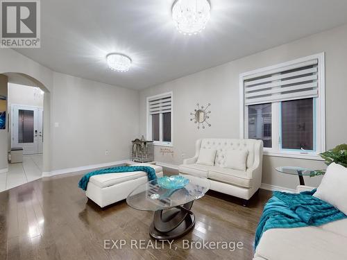 5 Ricardo Road, Brampton (Vales Of Castlemore), ON - Indoor Photo Showing Living Room