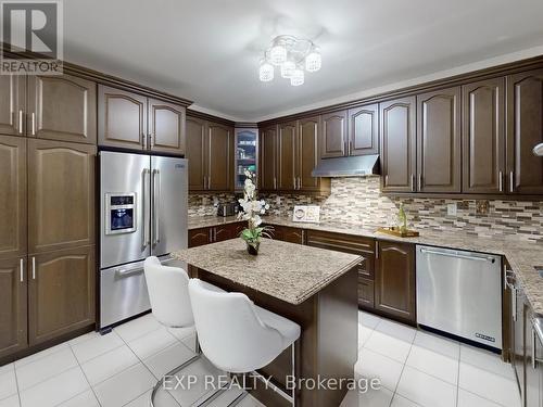 5 Ricardo Road, Brampton, ON - Indoor Photo Showing Kitchen With Upgraded Kitchen