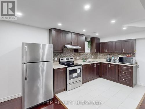 5 Ricardo Road, Brampton, ON - Indoor Photo Showing Kitchen With Upgraded Kitchen