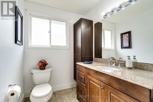 3448 Caplan Crescent, Burlington (Palmer), ON - Indoor Photo Showing Bathroom