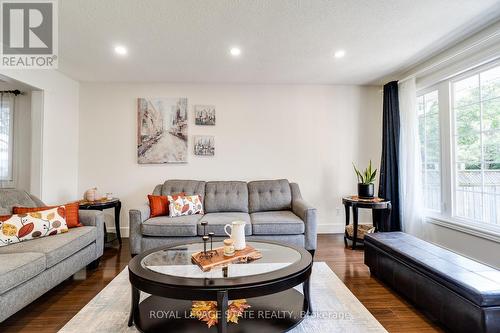 3448 Caplan Crescent, Burlington (Palmer), ON - Indoor Photo Showing Living Room