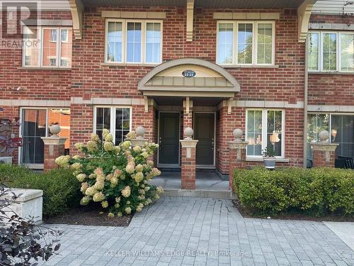 22 - 2551 Sixth Line E, Oakville (Uptown Core), ON - Indoor Photo Showing Living Room