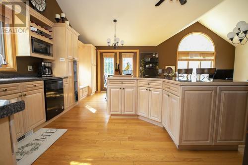 885 Pine St, Sault Ste. Marie, ON - Indoor Photo Showing Kitchen