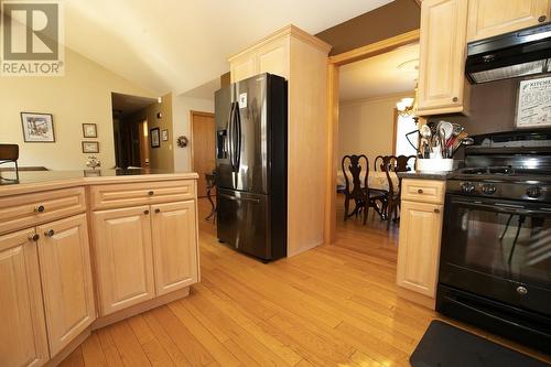 885 Pine St, Sault Ste. Marie, ON - Indoor Photo Showing Kitchen