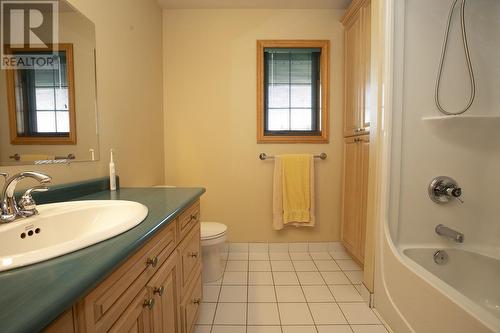 885 Pine St, Sault Ste. Marie, ON - Indoor Photo Showing Bathroom