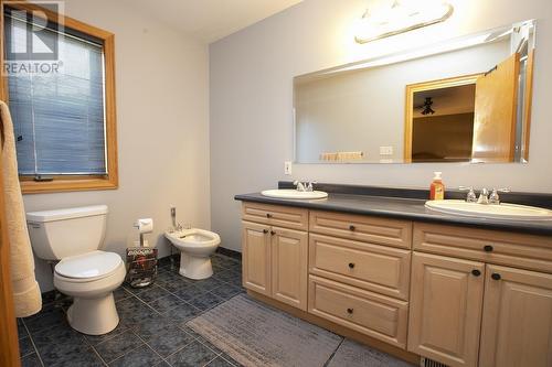 885 Pine St, Sault Ste. Marie, ON - Indoor Photo Showing Bathroom