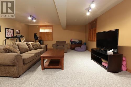 885 Pine St, Sault Ste. Marie, ON - Indoor Photo Showing Living Room