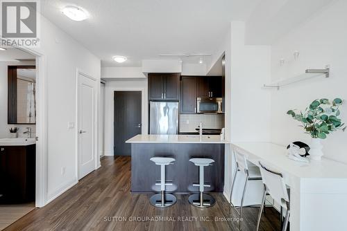 2402 - 18 Graydon Hall Drive, Toronto (Parkwoods-Donalda), ON - Indoor Photo Showing Kitchen