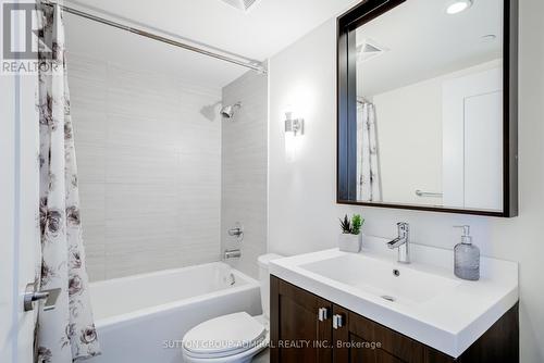 2402 - 18 Graydon Hall Drive, Toronto, ON - Indoor Photo Showing Bathroom