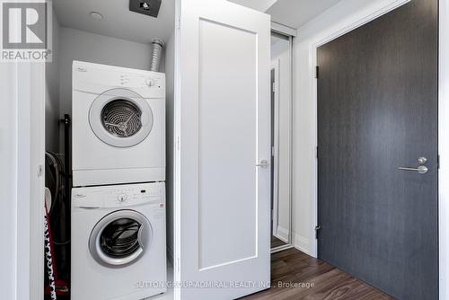 2402 - 18 Graydon Hall Drive, Toronto (Parkwoods-Donalda), ON - Indoor Photo Showing Laundry Room