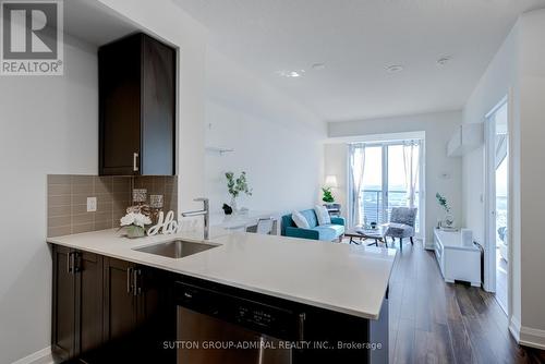 2402 - 18 Graydon Hall Drive, Toronto, ON - Indoor Photo Showing Kitchen