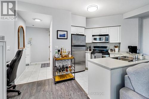 720 - 219 Fort York Boulevard, Toronto (Waterfront Communities), ON - Indoor Photo Showing Kitchen With Double Sink