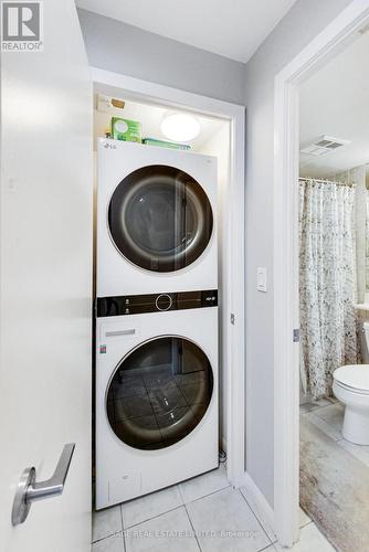 720 - 219 Fort York Boulevard, Toronto (Waterfront Communities), ON - Indoor Photo Showing Laundry Room