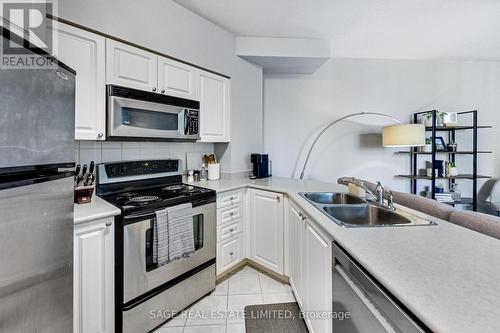 720 - 219 Fort York Boulevard, Toronto (Waterfront Communities), ON - Indoor Photo Showing Kitchen With Double Sink