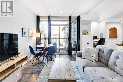 720 - 219 Fort York Boulevard, Toronto, ON - Indoor Photo Showing Living Room