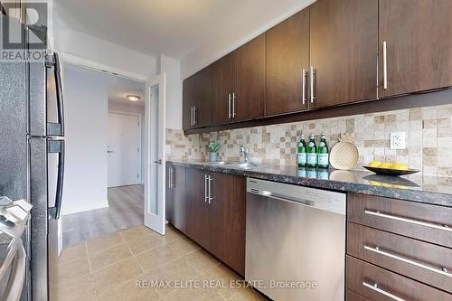 427 - 25 Greenview Avenue, Toronto (Newtonbrook West), ON - Indoor Photo Showing Kitchen