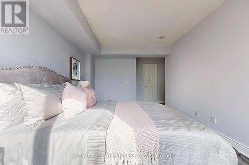 427 - 25 Greenview Avenue, Toronto, ON - Indoor Photo Showing Bedroom