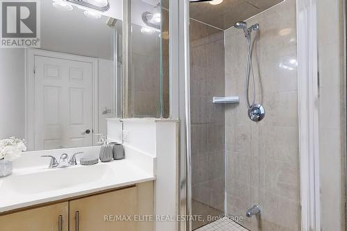 427 - 25 Greenview Avenue, Toronto (Newtonbrook West), ON - Indoor Photo Showing Bathroom