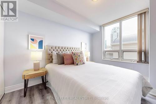 427 - 25 Greenview Avenue, Toronto, ON - Indoor Photo Showing Bedroom