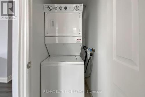 427 - 25 Greenview Avenue, Toronto, ON - Indoor Photo Showing Laundry Room