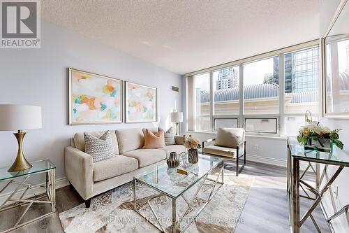 427 - 25 Greenview Avenue, Toronto, ON - Indoor Photo Showing Living Room