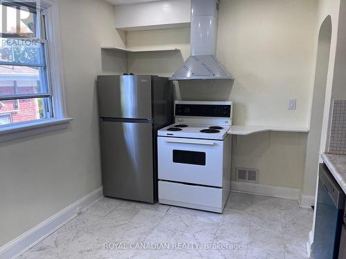 1 - 224 College Avenue, Oshawa, ON - Indoor Photo Showing Kitchen