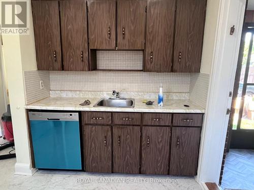 1 - 224 College Avenue, Oshawa, ON - Indoor Photo Showing Kitchen