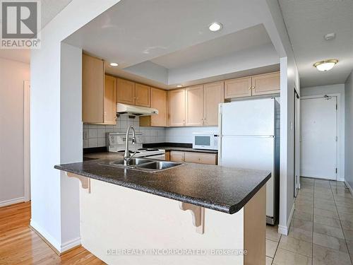 2139 - 125 Omni Drive, Toronto, ON - Indoor Photo Showing Kitchen With Double Sink