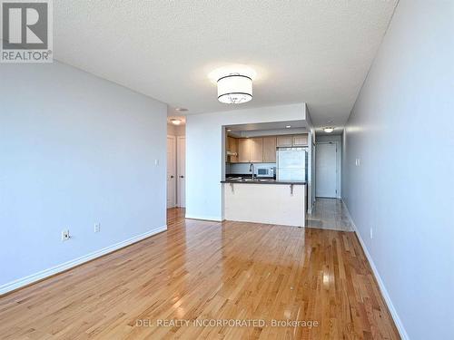 2139 - 125 Omni Drive, Toronto, ON - Indoor Photo Showing Kitchen