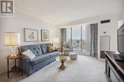 912 - 22 Clarissa Drive, Richmond Hill, ON - Indoor Photo Showing Living Room