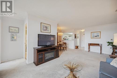 912 - 22 Clarissa Drive, Richmond Hill, ON - Indoor Photo Showing Living Room