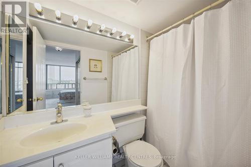 912 - 22 Clarissa Drive, Richmond Hill, ON - Indoor Photo Showing Bathroom