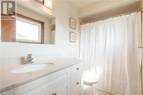 2077 Mountain Grove Avenue, Burlington, ON - Indoor Photo Showing Bathroom