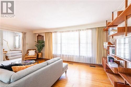 2077 Mountain Grove Avenue, Burlington, ON - Indoor Photo Showing Living Room