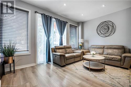 607 Knox Avenue, Hamilton, ON - Indoor Photo Showing Living Room