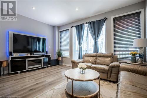 607 Knox Avenue, Hamilton, ON - Indoor Photo Showing Living Room