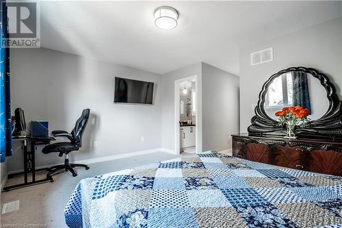 607 Knox Avenue, Hamilton, ON - Indoor Photo Showing Bedroom