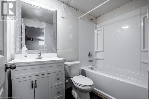 607 Knox Avenue, Hamilton, ON - Indoor Photo Showing Bathroom