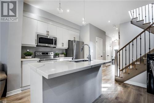 607 Knox Avenue, Hamilton, ON - Indoor Photo Showing Kitchen With Upgraded Kitchen