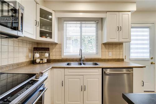 3448 Caplan Crescent, Burlington, ON - Indoor Photo Showing Kitchen With Double Sink