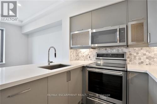 1105 - 112 King Street E, Hamilton (Beasley), ON - Indoor Photo Showing Kitchen With Upgraded Kitchen