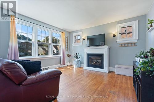 125 North Main Street, Norfolk (Simcoe), ON - Indoor Photo Showing Living Room With Fireplace