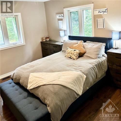 513 Stewartville Road, Arnprior, ON - Indoor Photo Showing Bedroom