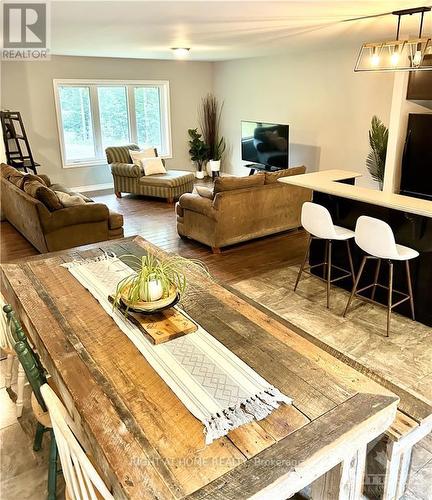 513 Stewartville Road, Mcnab/Braeside, ON - Indoor Photo Showing Living Room