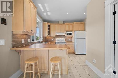 245 West Lake Circle, Ottawa, ON - Indoor Photo Showing Kitchen