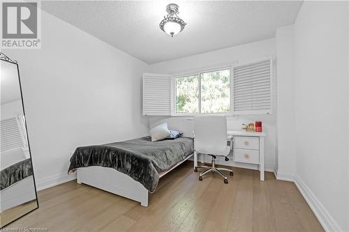 1205 Lamb'S Court Unit# 13, Burlington, ON - Indoor Photo Showing Bedroom