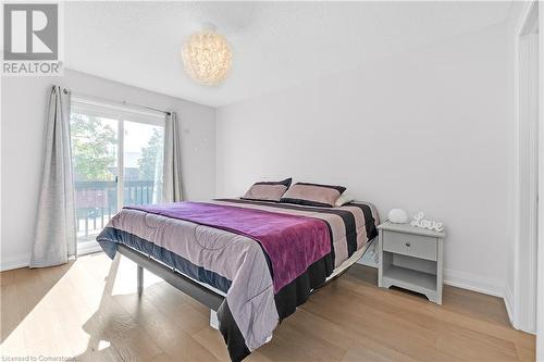 1205 Lamb'S Court Unit# 13, Burlington, ON - Indoor Photo Showing Bedroom